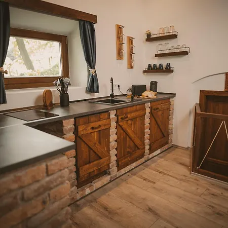 Suttogo Vendeghaz Ságvár