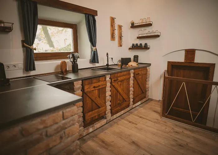 Suttogo Vendeghaz Ságvár