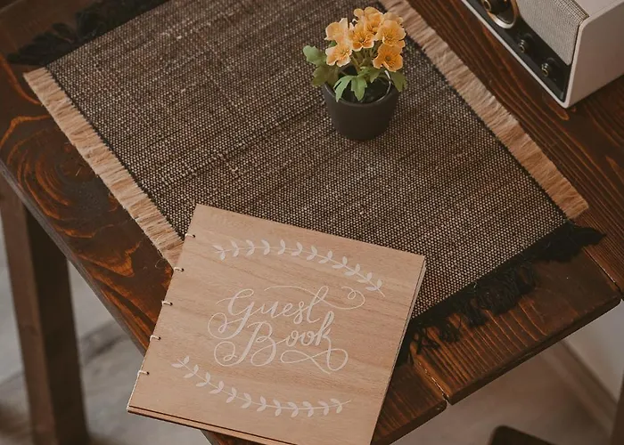 Suttogo Vendeghaz דירה *